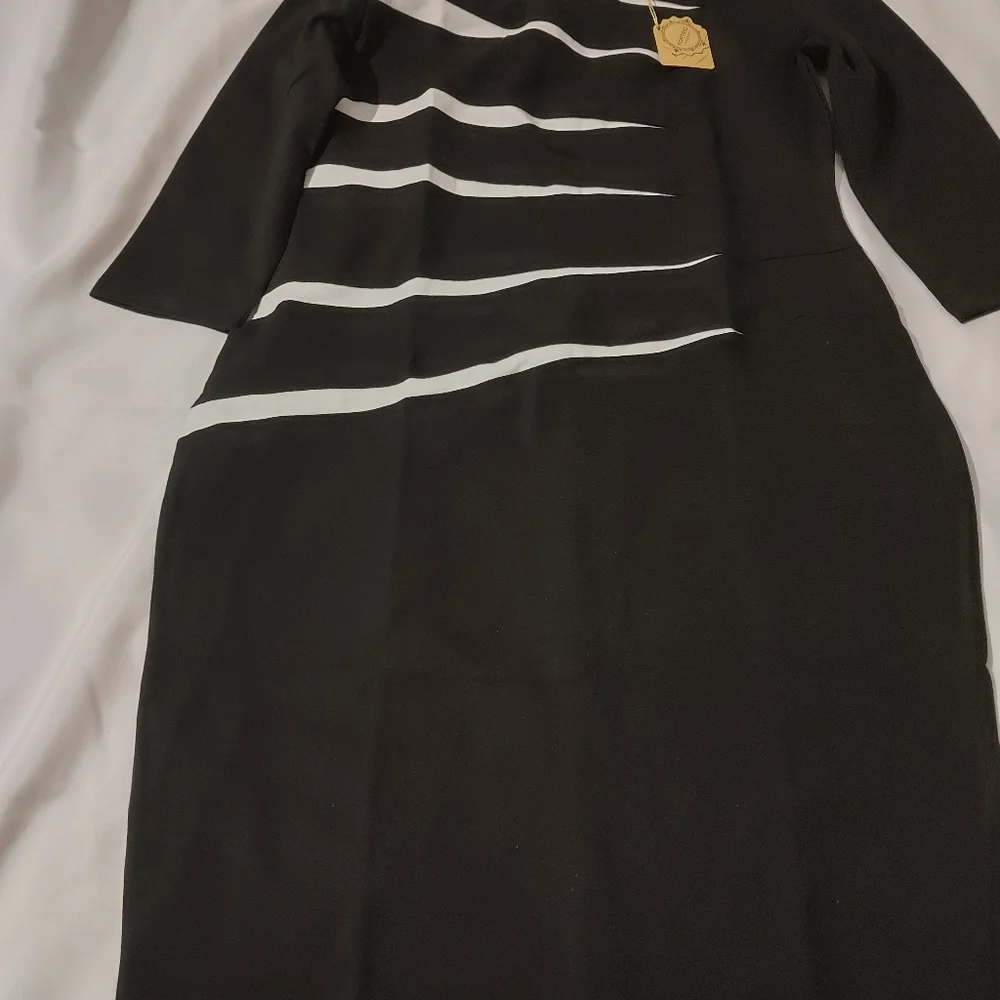 Dress - Picture 3 of 3